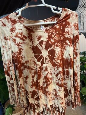 India Boutique Tie-Dye Fringe Top in Rust and Cream